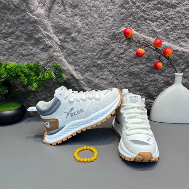 秋冬新款中帮系带拼接厚底增高舒适防滑潮流时尚运动休闲男鞋