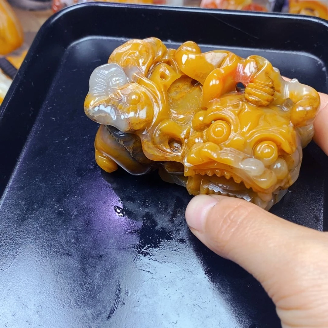 石英质玉（黄龙玉）未镶嵌颈饰