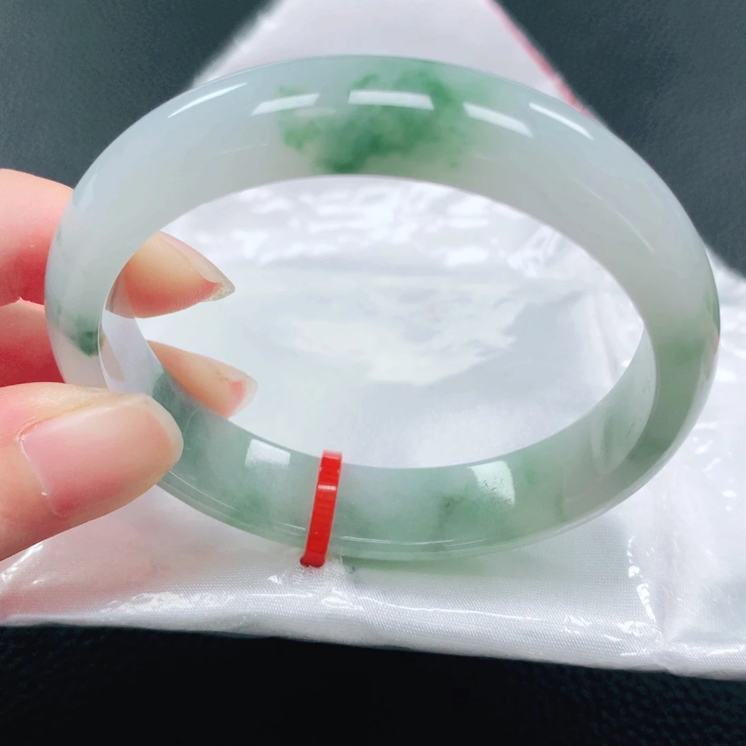 翡翠手镯未镶嵌53圈