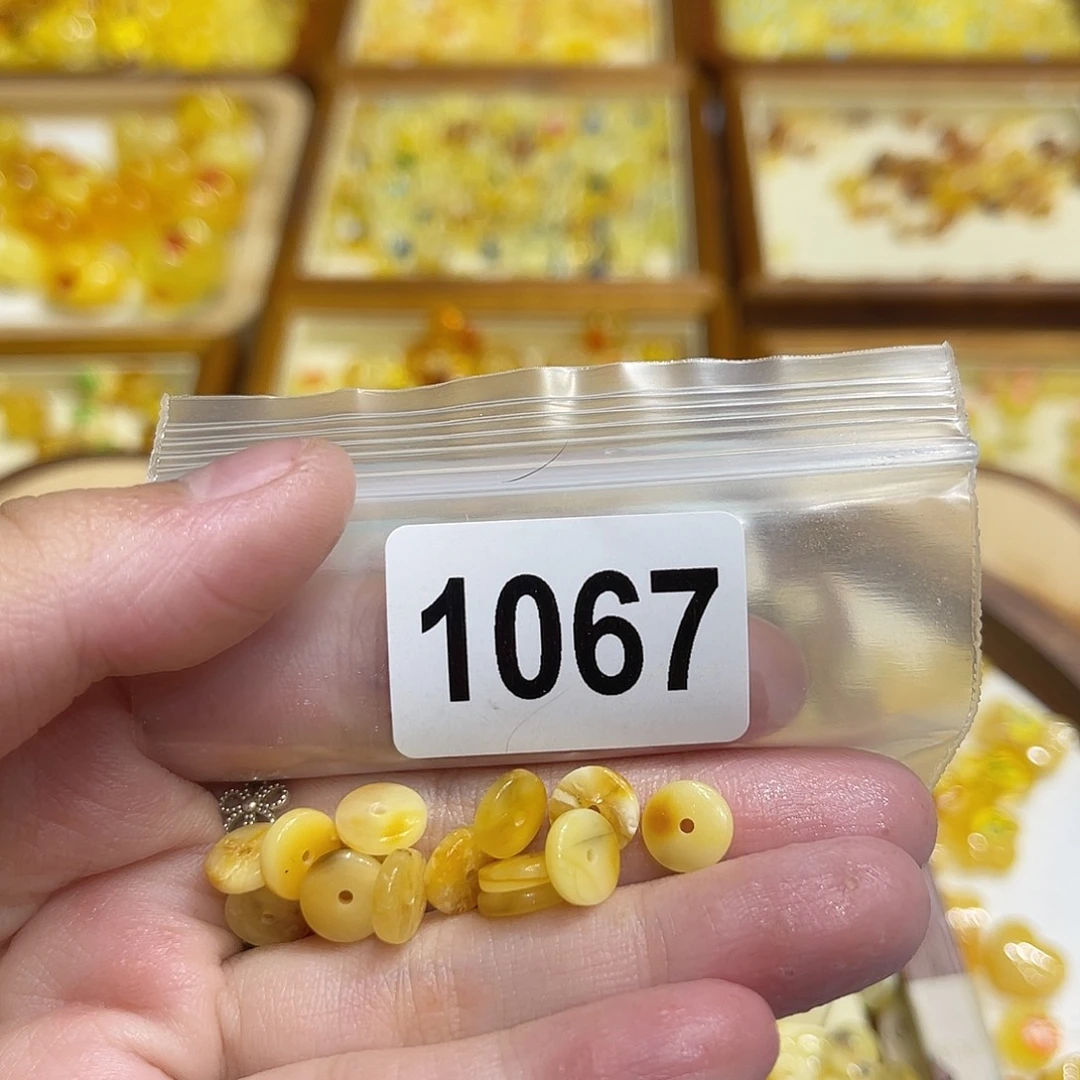 琥珀未镶嵌颈饰蜜蜡