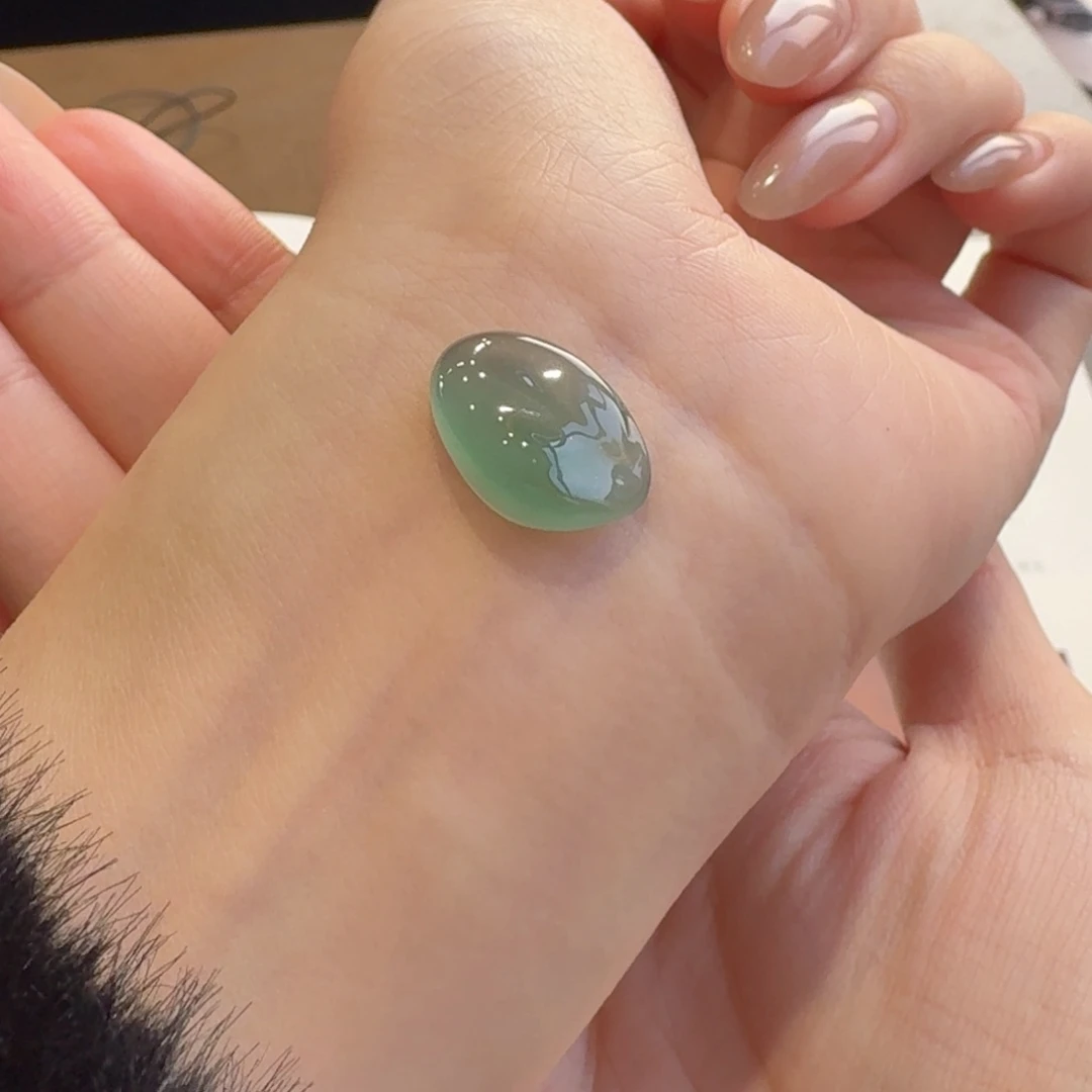 翡翠裸石随行蛋面