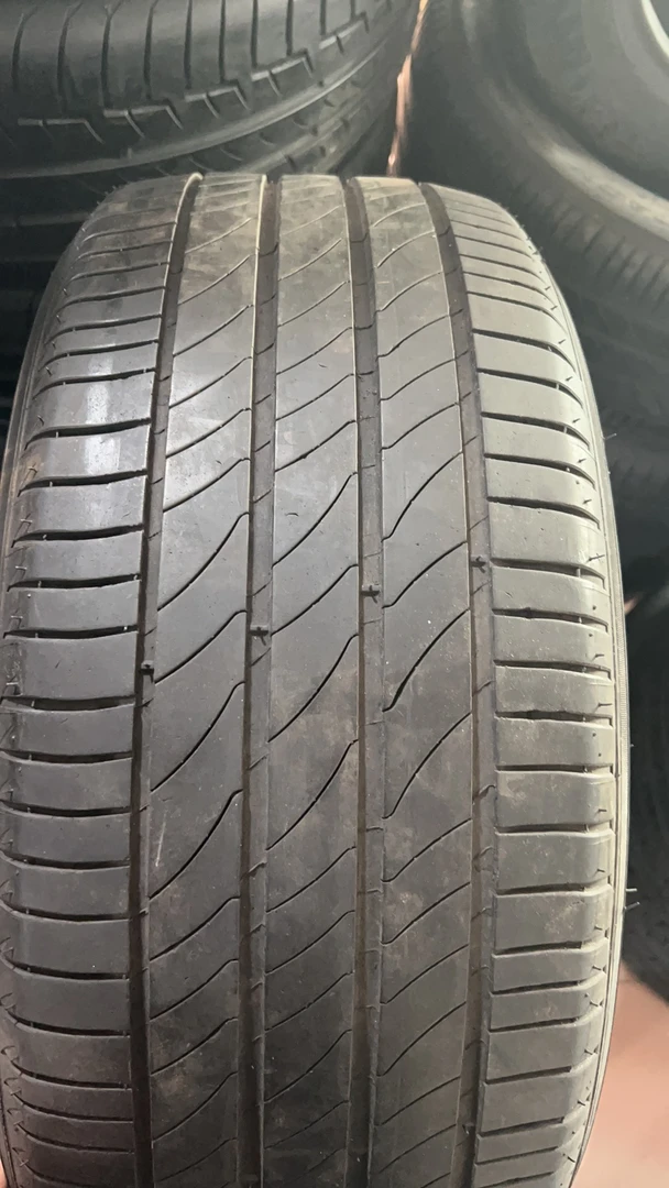 米其林235/45r18 94V 静音轮胎适配：锐志 思铂睿 蒙迪欧致胜等等
