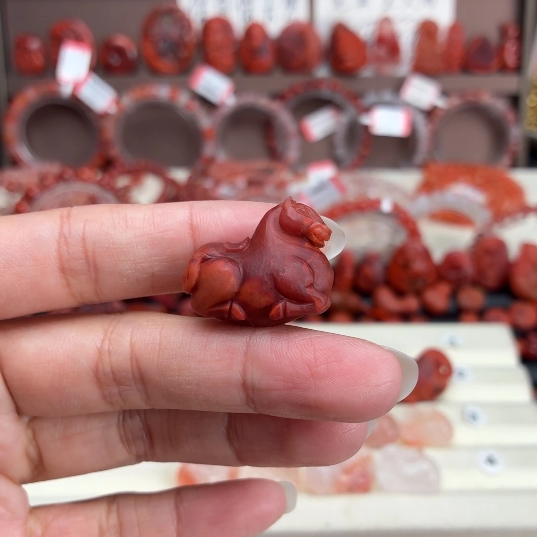 白****南红玛瑙未镶嵌颈饰唐马