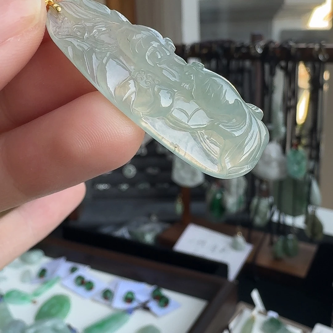 翡翠未镶嵌颈饰甜绿双鱼