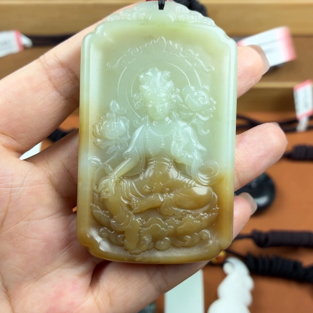 颈饰未镶嵌和田玉（糖玉）