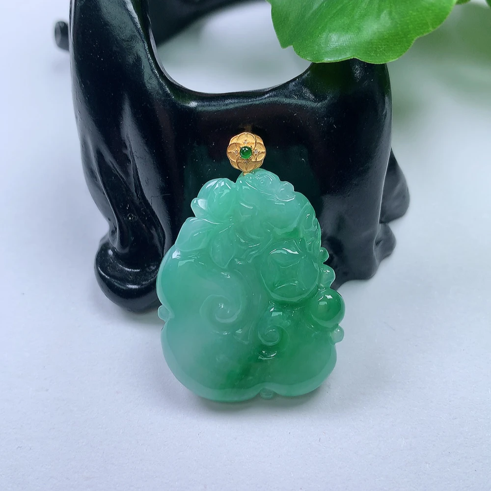 缅甸天然Ａ货翡翠18k金镶嵌满绿如意。 尺寸35.7/28.6/6.9