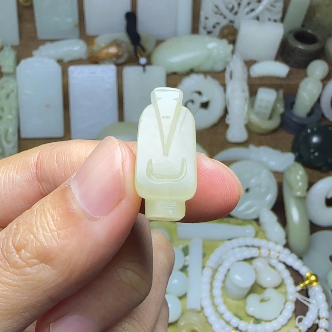 和田玉未镶嵌挂件翁仲