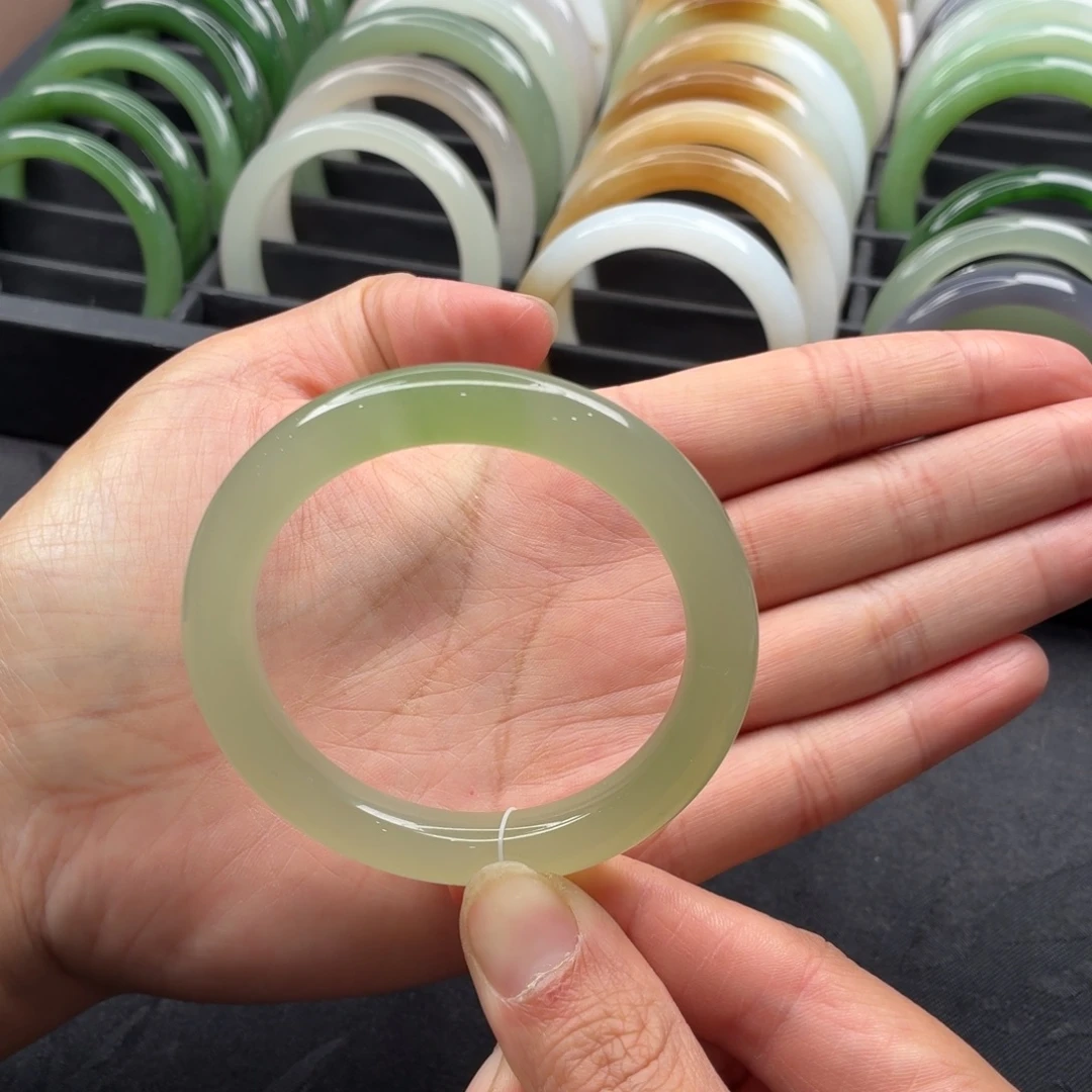 和田玉未镶嵌手镯