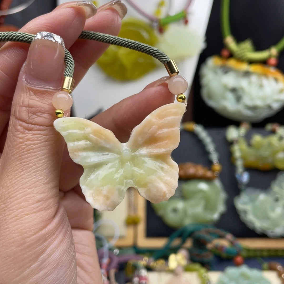 蛇纹石玉未镶嵌颈饰