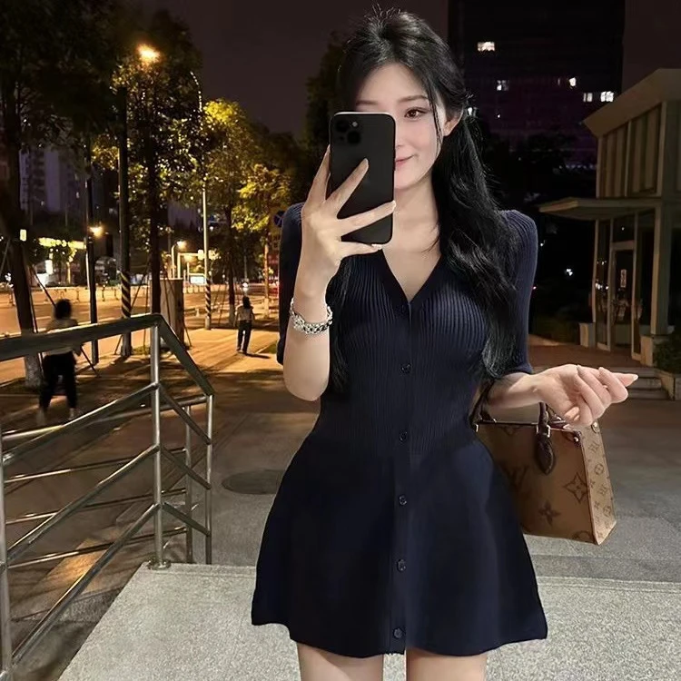 纯欲风v领针织短袖连衣裙女夏季爆款时尚气质收腰显瘦a字裙短裙子