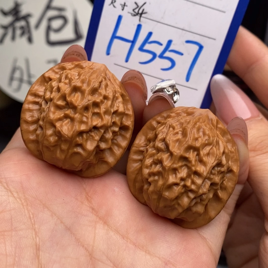 文玩核桃吊坠l****y瓷娃娃