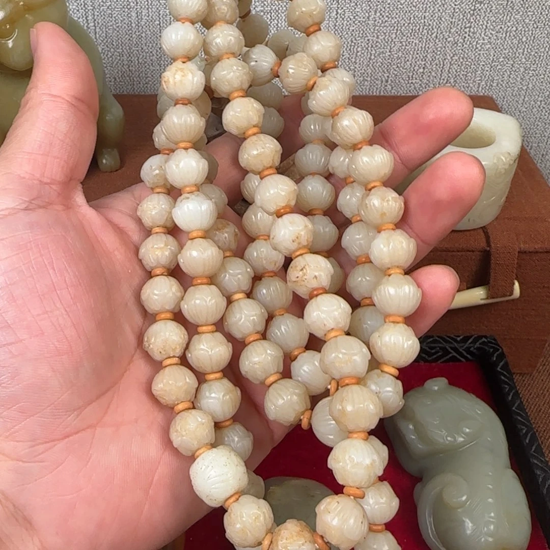 是***哎非常精美的脖挂件