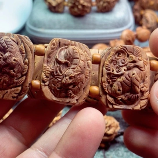 文玩核桃手串倾**雨桃核老虎手牌