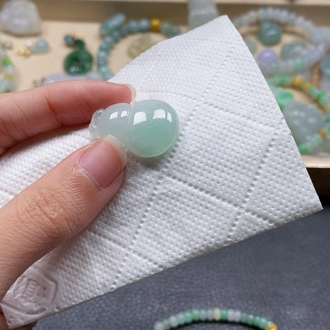 翡翠颈饰未镶嵌闪