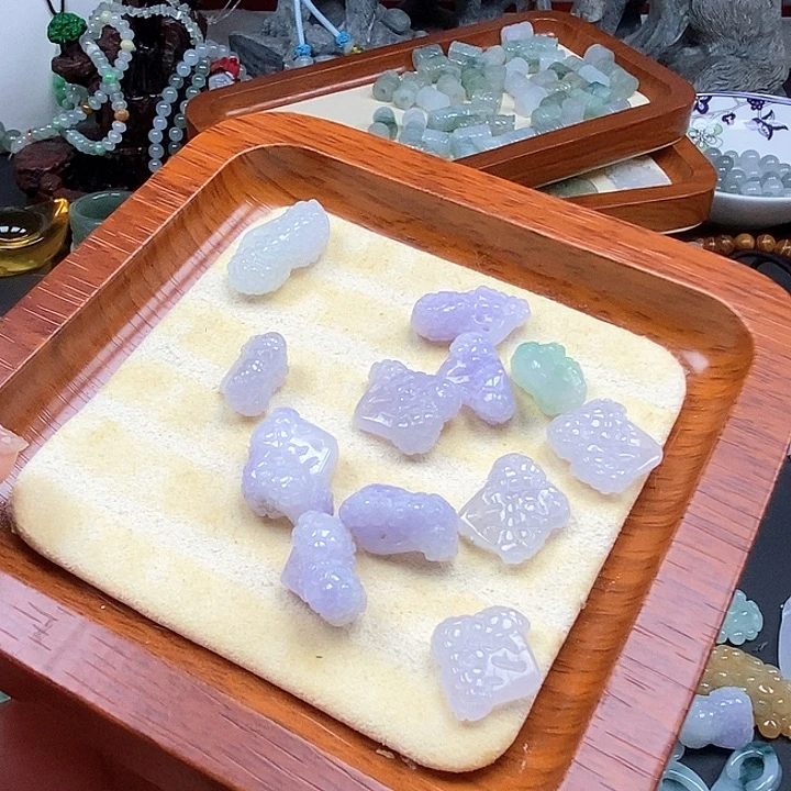 吊坠(不含链)未镶嵌翡翠一个70