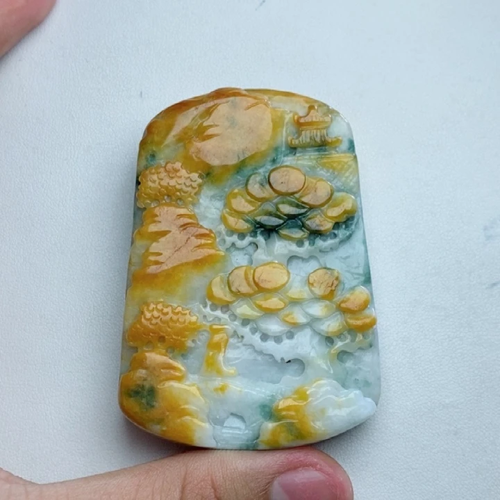 翡翠未镶嵌颈饰山水