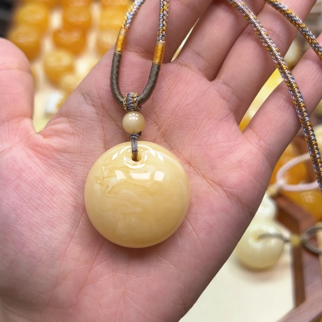 琥珀未镶嵌颈饰蜜蜡