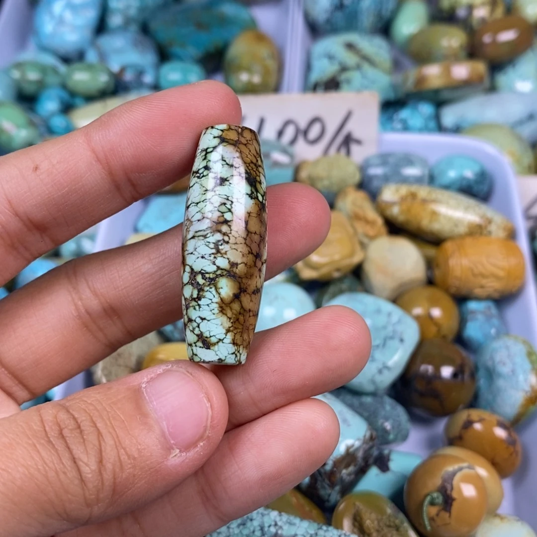 绿松石未镶嵌颈饰