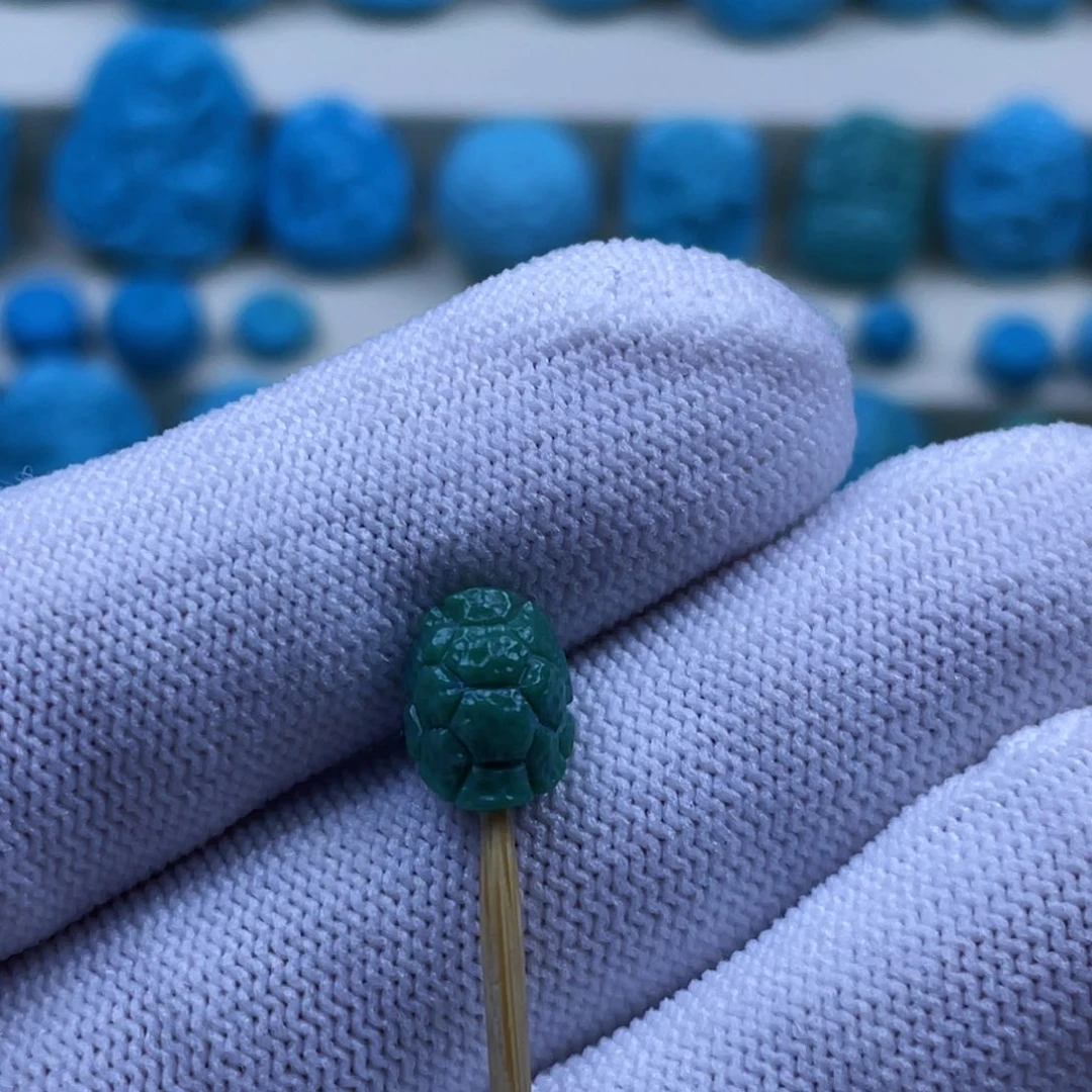 绿松石未镶嵌天然原矿绿松石雕件