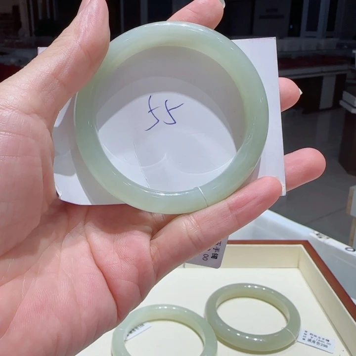 和田玉未镶嵌手镯550