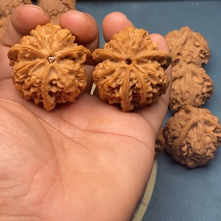 文玩核桃把件最****云野生