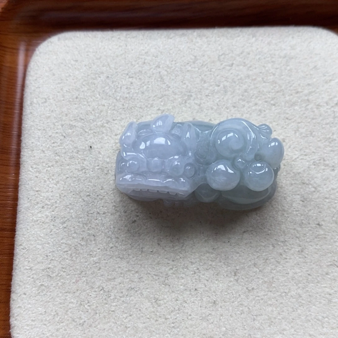 翡翠未镶嵌颈饰霸王貔貅