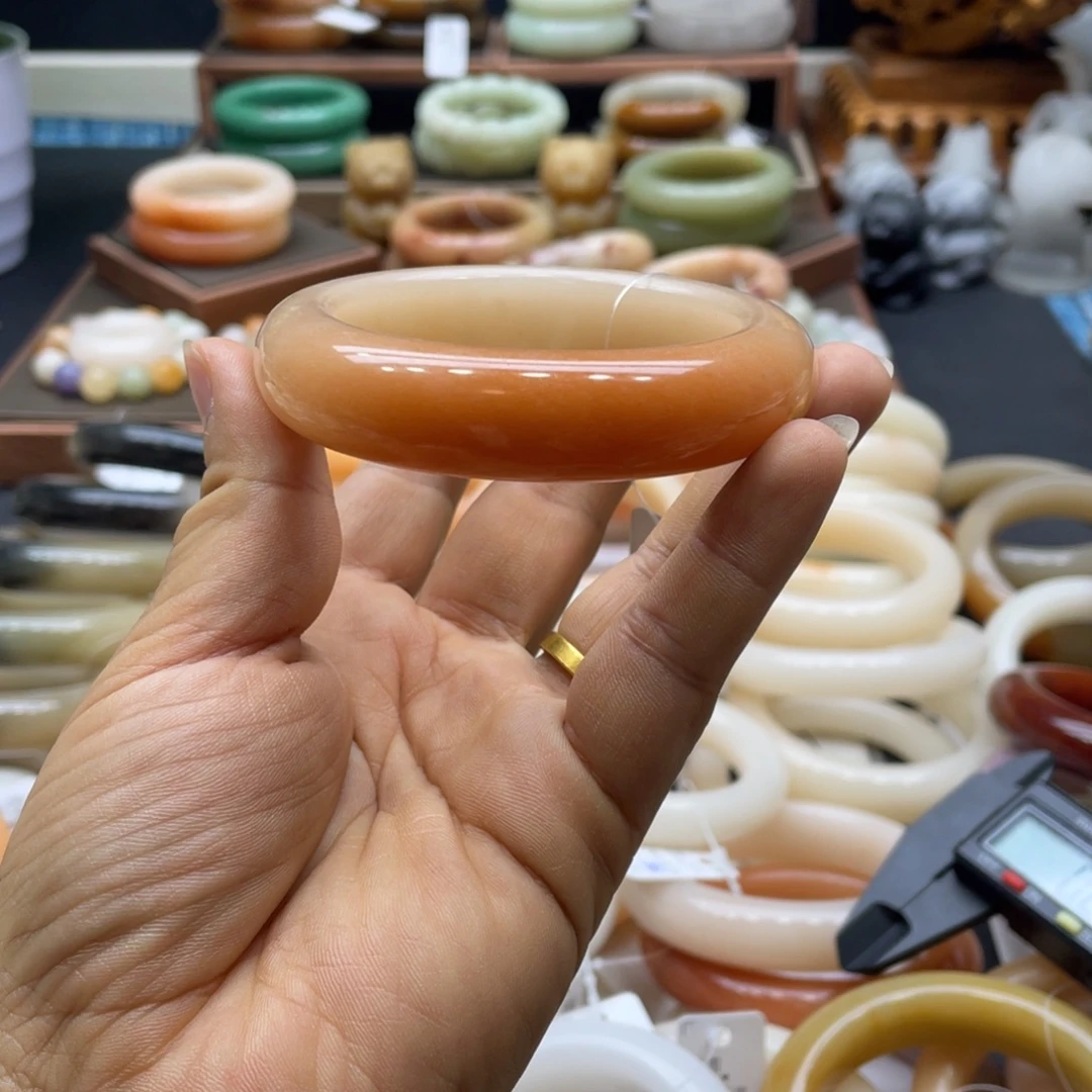 小***嘎石英岩玉未镶嵌手镯