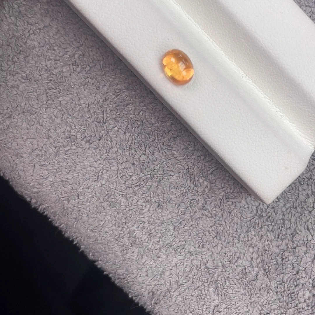 石榴石（芬达石）裸石未镶嵌2.03Ct。