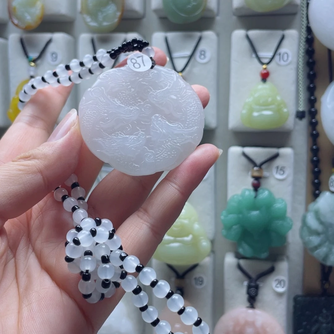 石英质玉未镶嵌颈饰