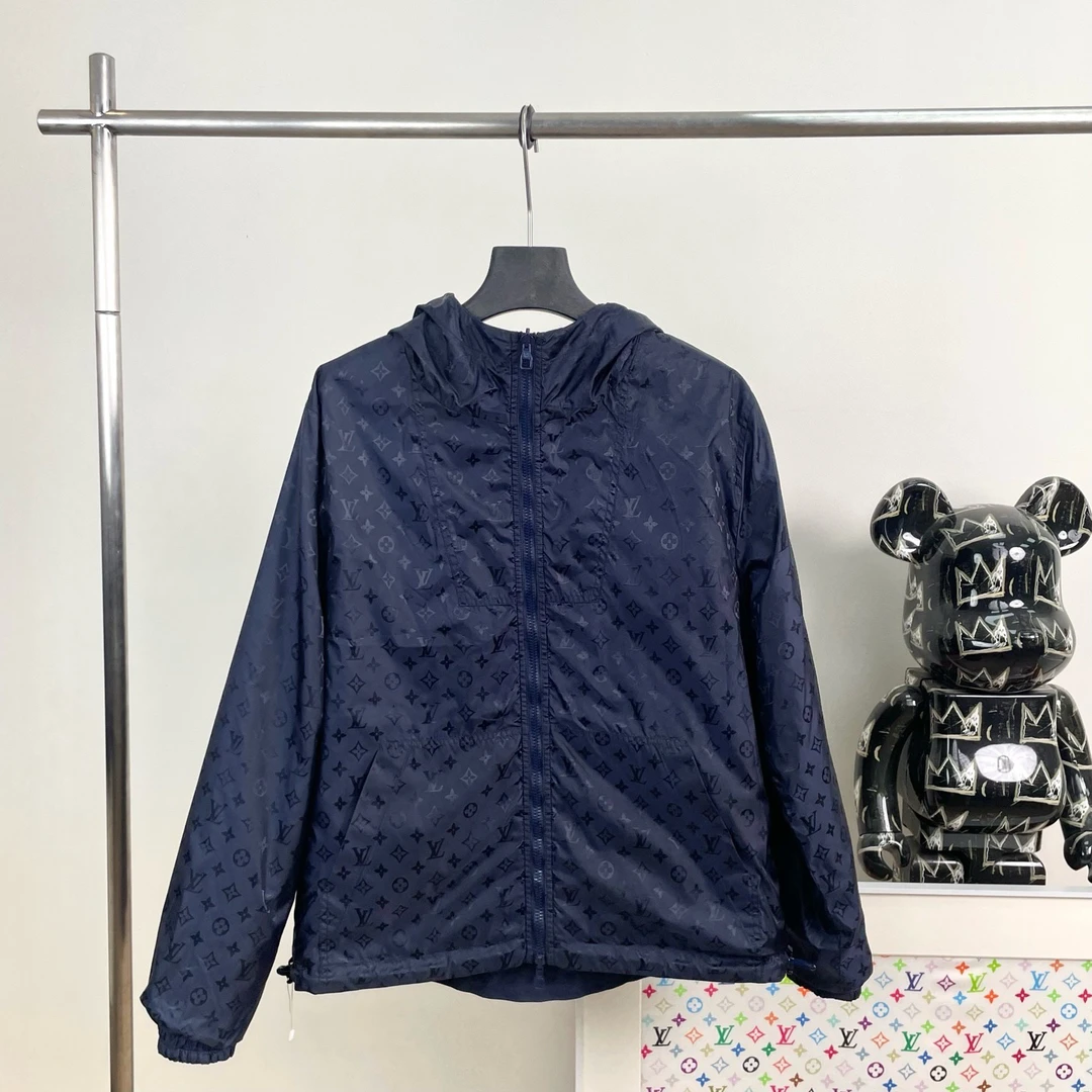 99新 LouisVuitton/路易威登 6943/满印双面防风连帽外套/48码
