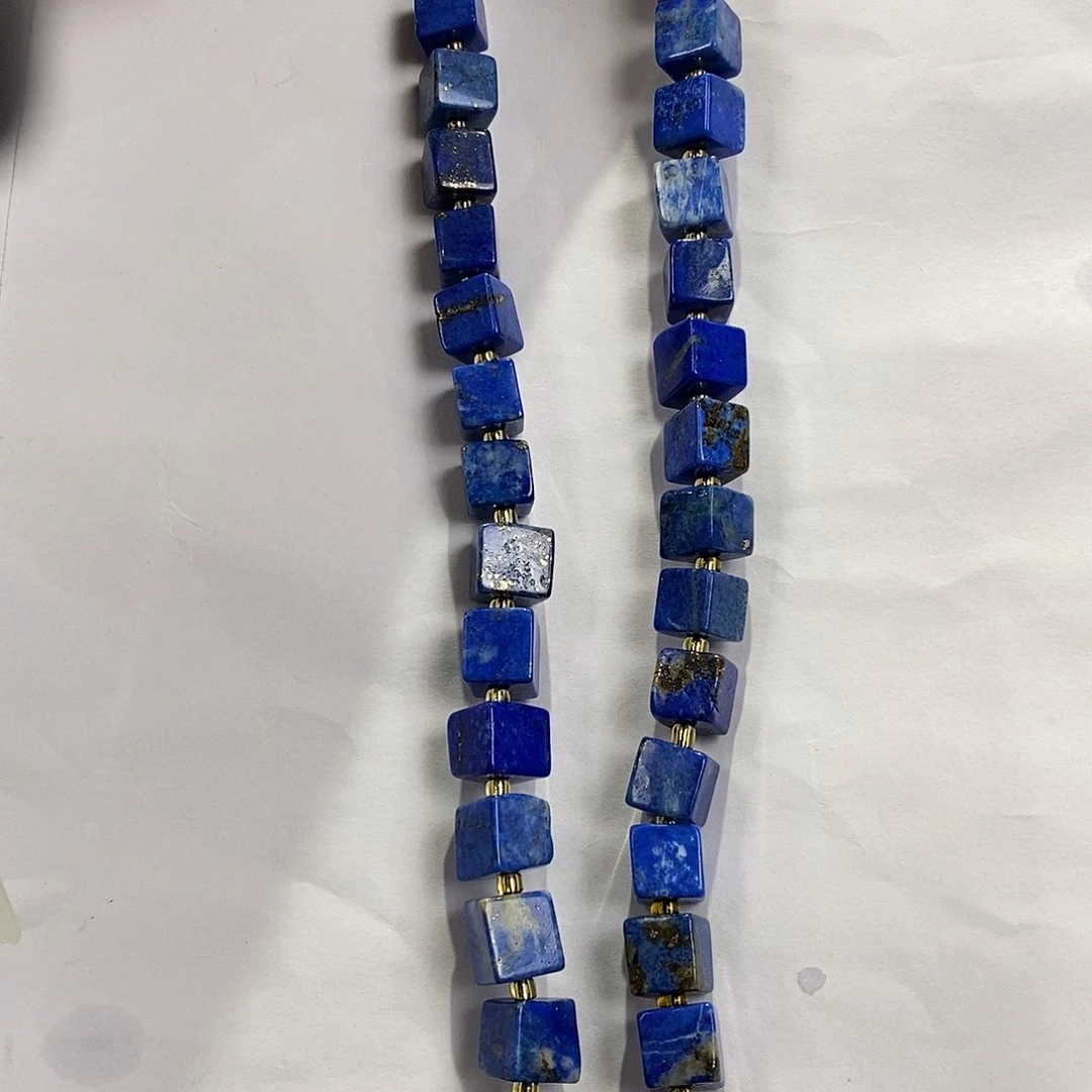 琥珀未镶嵌颈饰多人