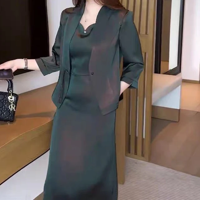 02时尚连衣裙新款短外套披肩搭配裙减龄显瘦