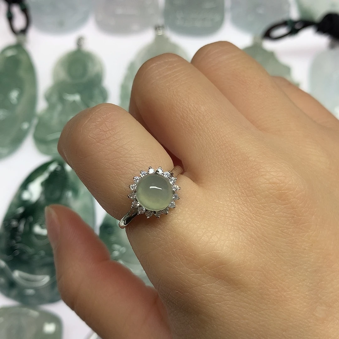 翡翠未镶嵌颈饰戒指