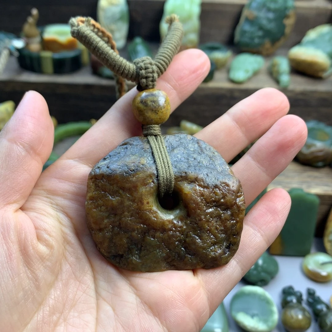 岫岩河磨玉（透闪石质玉）未镶嵌把件