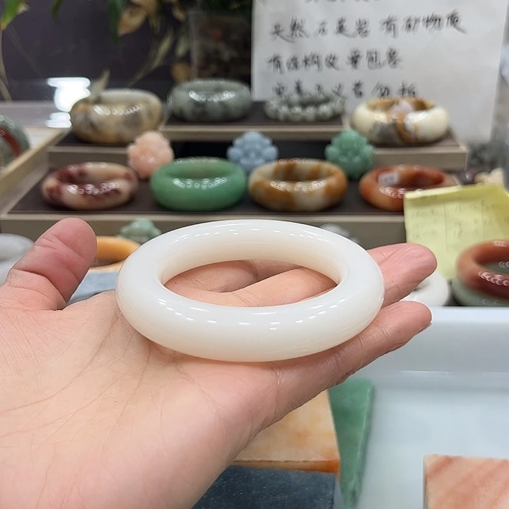 石英质玉（佘太翠）未镶嵌手镯