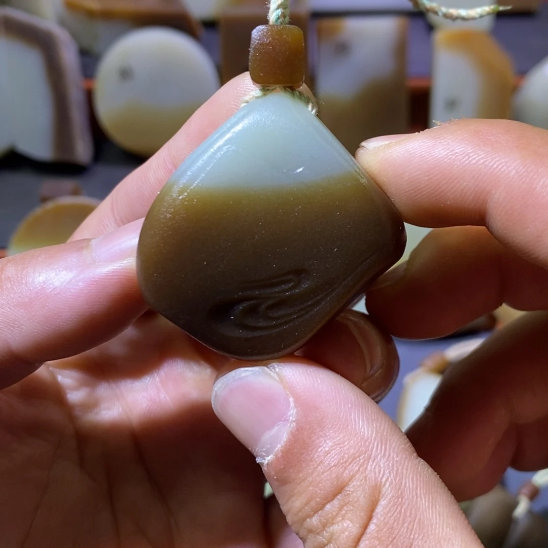 和田玉（糖玉）未镶嵌颈饰