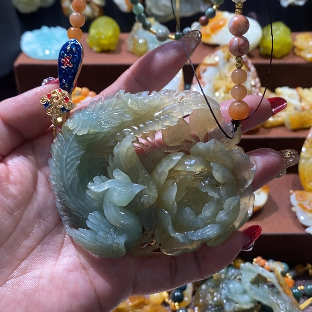 蛇纹石玉颈饰未镶嵌
