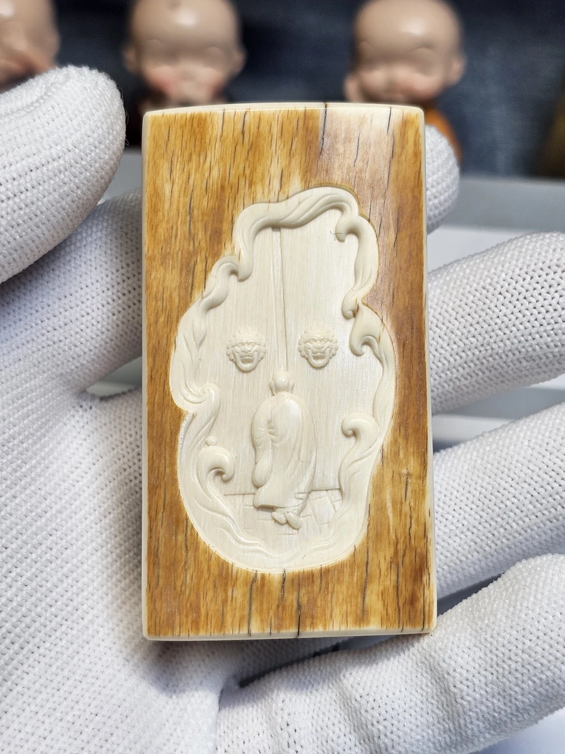 天然猛犸牙一心向佛吊坠轻微开笑