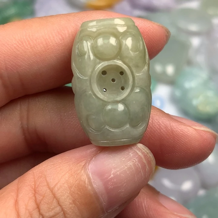 夜***猫翡翠未镶嵌颈饰翡翠