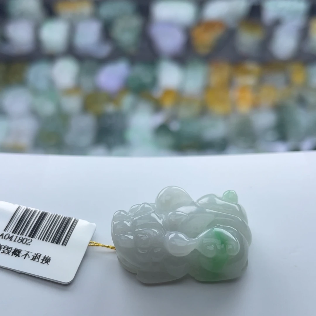 翡翠未镶嵌颈饰貔貅