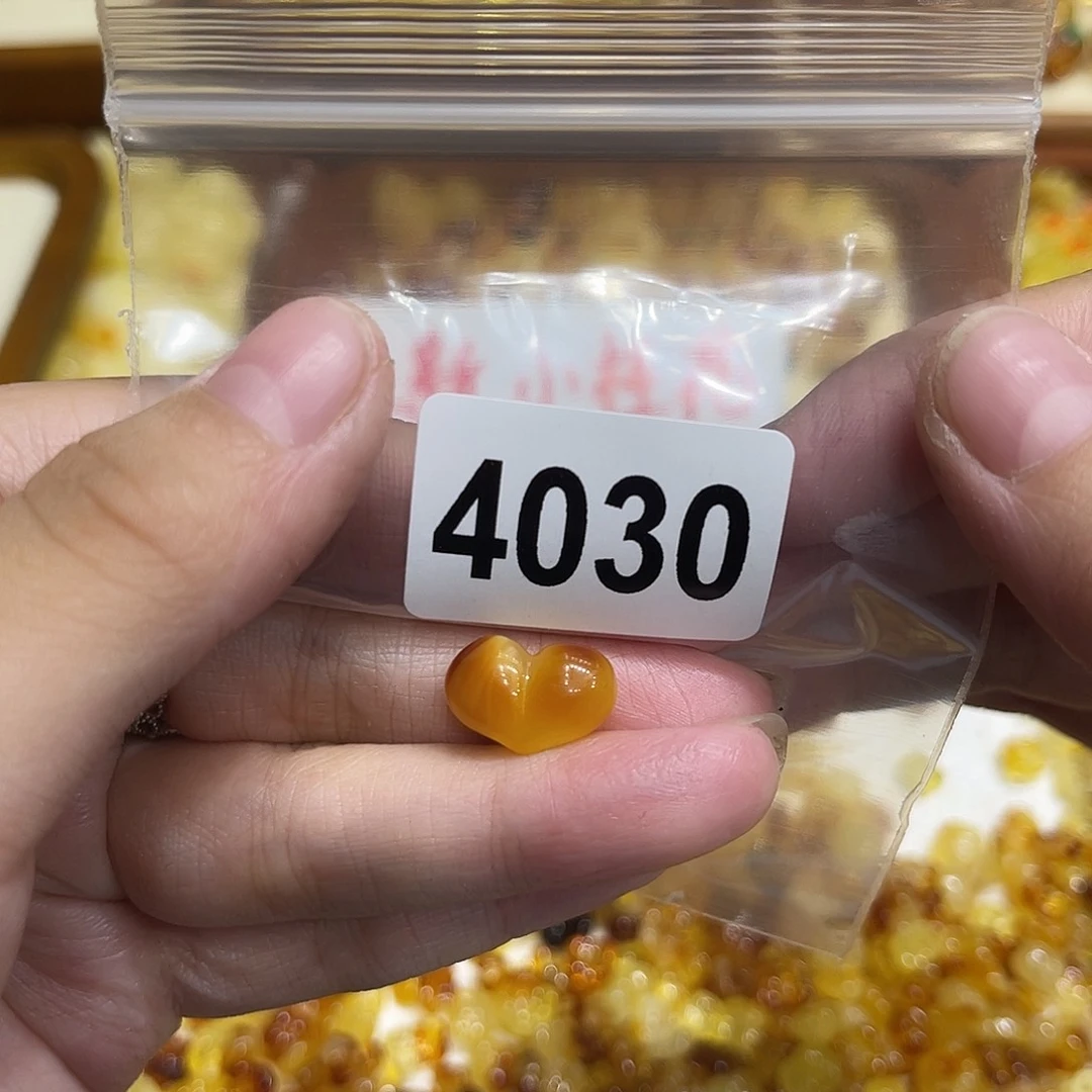 琥珀未镶嵌颈饰蜜蜡