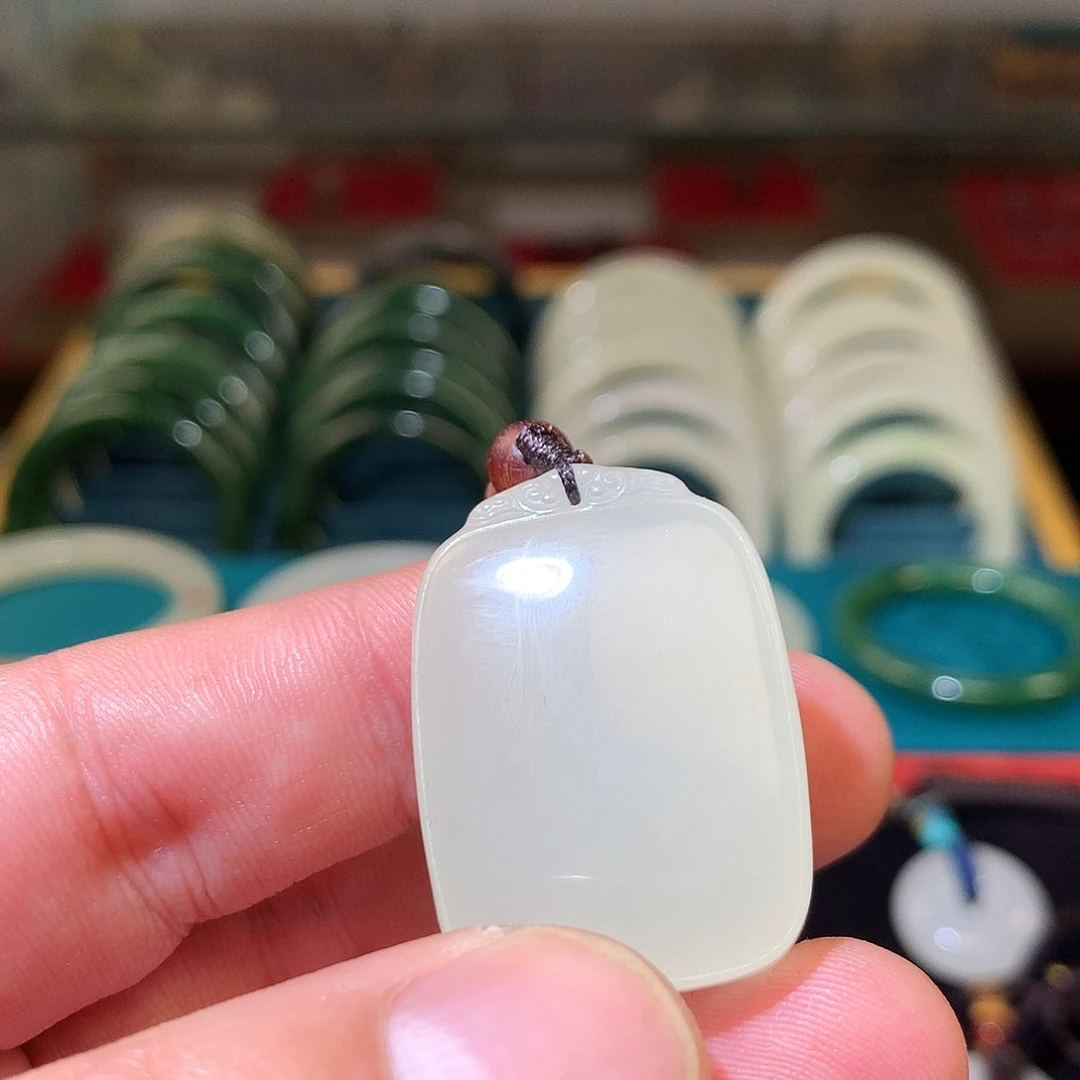 吊坠(赠链)未镶嵌和田玉