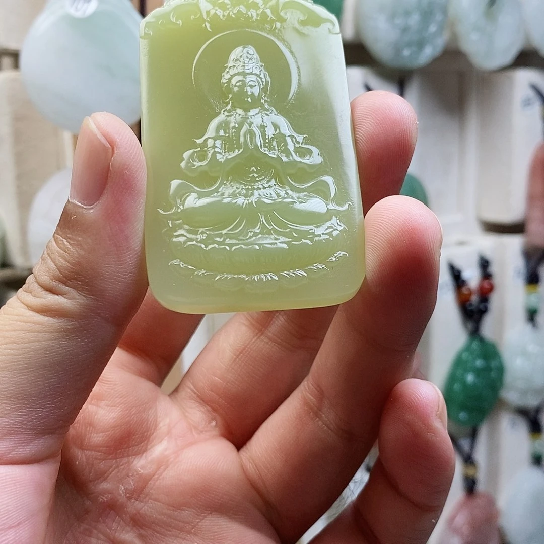 颈饰未镶嵌石英质玉