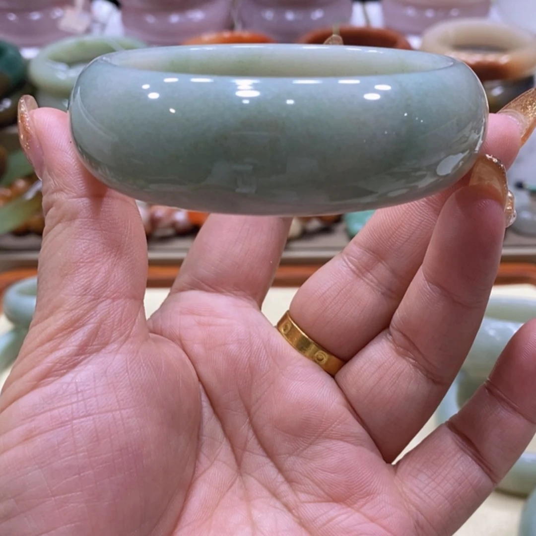 【闪购商品】未镶嵌手镯石英质玉一***?