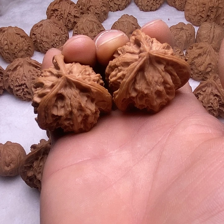 文玩核桃吊坠盘山三棱