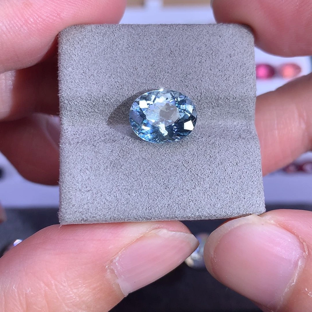 海蓝宝石笔搁未镶嵌2.865ct