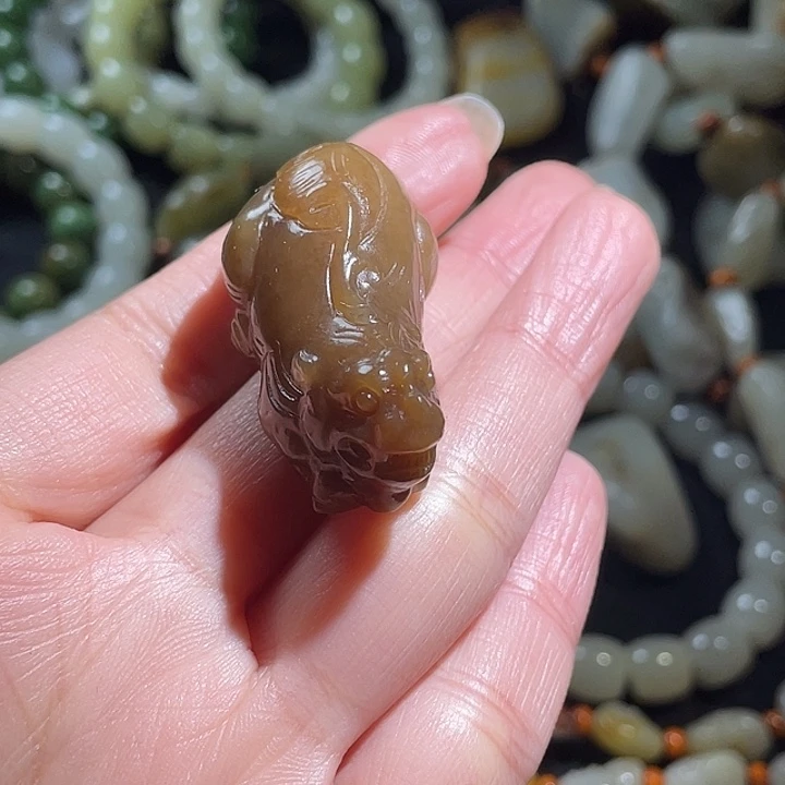 颈饰未镶嵌和田玉（糖玉）