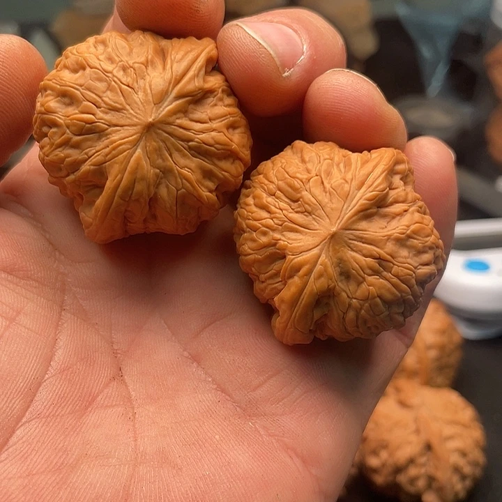 A***n吊坠文玩核桃全品红皮铁锤