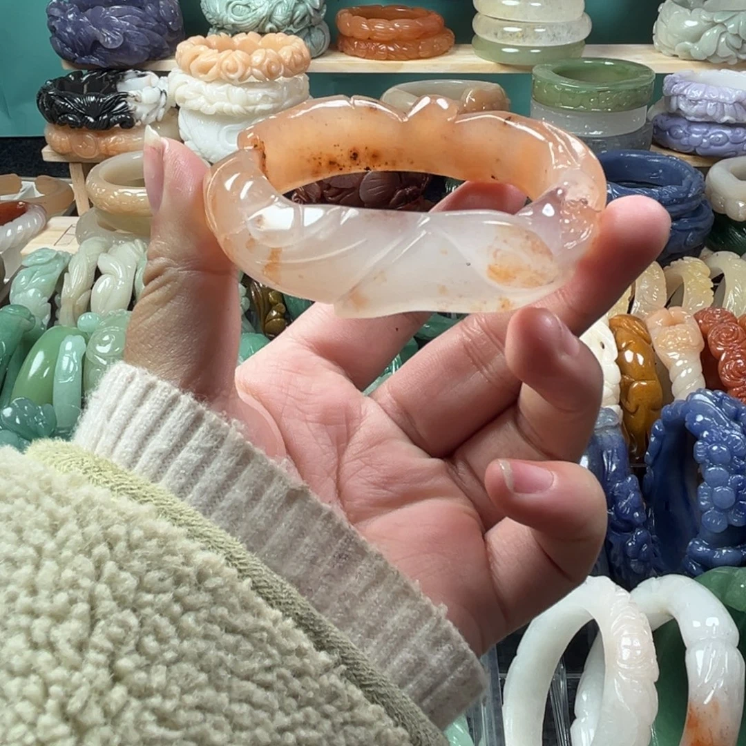 石英质玉未镶嵌雕花手镯