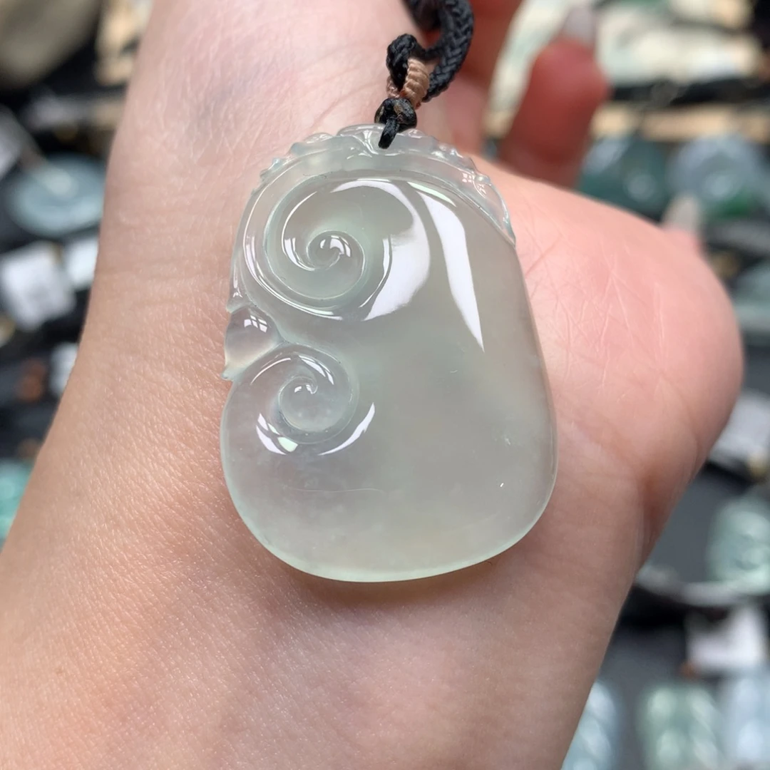 翡翠颈饰未镶嵌如意